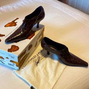 Donald J Pliner low heeled shoes